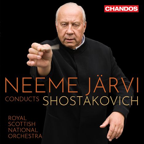"NEEME JÄRVI CONDUCTS SHOSTAKOVICH" mit der Royal Scottish National Orchestra, rotes Chandos-Logo, Mann dirigiert.