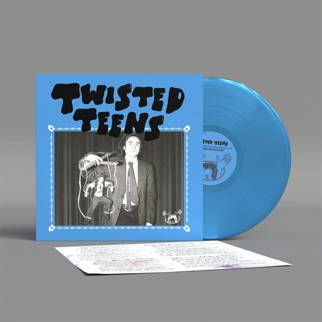 Auf dem Cover steht fett "TWISTED TEENS". Es zeigt ein Foto eines Mannes im Anzug mit einer kleinen Figur auf der Hand. Die Schallplatte ist blau.