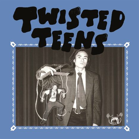 "TWISTED TEENS" in fetten Buchstaben. Ein Mensch im Anzug hält eine Marionette. Oben ein Logo mit Händen.