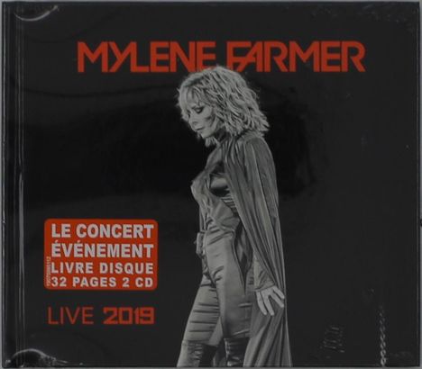 „Mylene Farmer“, roter Text. „Le concert événement, livre disque, 32 pages 2 CD, live 2019“ auf schwarzem Hintergrund.
