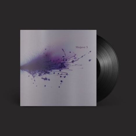 Text "Mojave 3". Ein abstraktes Cover mit lila und blauen Sprenkeln. Eine schwarze Vinyl-Schallplatte ist sichtbar.