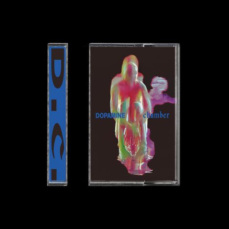 Text: „DOPAMINE chamber“ auf farbiger Figur vor dunklem Hintergrund. Links großer Text „D-C“ auf blauem Band.