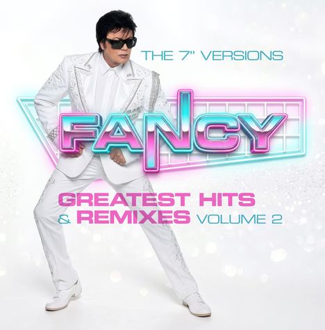 "The 7" Versions," "FANCY," "Greatest Hits & Remixes Volume 2." Jemand in weißem Anzug und Sonnenbrille posiert dynamisch.