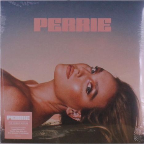 Text: „PERRIE“ in großen Buchstaben. Nahaufnahme eines Gesichts, das seitlich liegt, mit natürlichem Make-up.