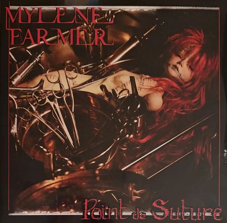 Text: "MYLENE FARMER" oben, "Point de Suture" unten. Szene mit rotblonder Puppe, umgeben von chirurgischen Instrumenten.