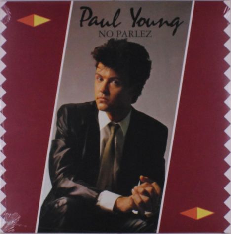 "Paul Young, No Parlez" steht oben. Ein Mann im Anzug sitzt vor einem rot-braunen Hintergrund mit geometrischen Mustern.