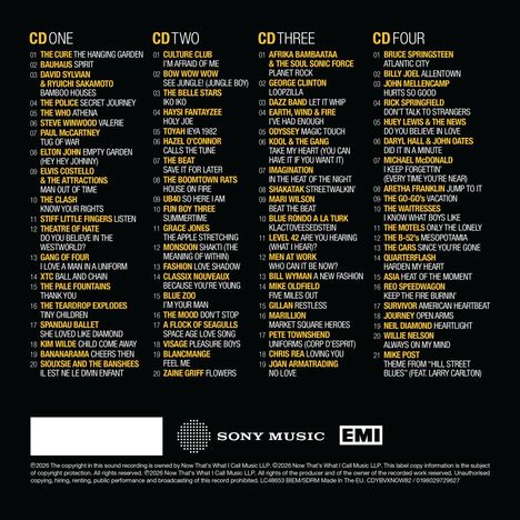 "NOW YEARBOOK VAULT '82" steht in goldener Schrift auf schwarzem Hintergrund, umgeben von vier CDs.