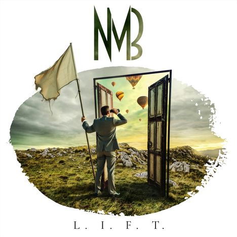 Texte "NMB" und "L.I.F.T.". Illustration: Mann mit Fernglas sieht durch Türen, hält Flagge. Heißluftballons im Himmel.