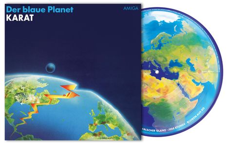 "Der blaue Planet KARAT" und "AMIGA" oben links. Runde Karte der Erde mit bunten Farben und Texten rechts.
