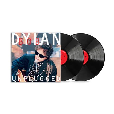 „BOB DYLAN UNPLUGGED“ in weißen Buchstaben auf einem Albumcover mit zwei Schallplatten. Ein Mann mit Sonnenbrille spielt Gitarre.