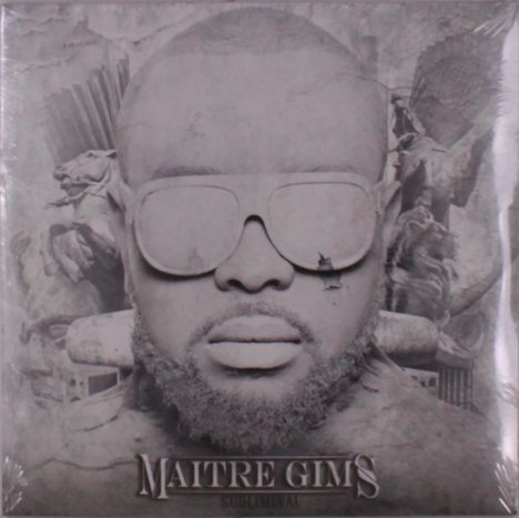 "MAITRE GIMS SUBLIMINAL" in Großbuchstaben. Eine monochrome Collage mit einem Mann mit Sonnenbrille im Vordergrund.