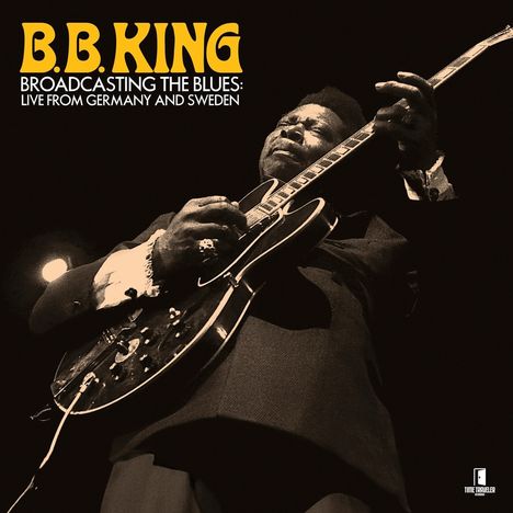 "B.B. King Broadcasting the Blues: Live from Germany and Sweden", Musiker spielt E-Gitarre, stilvolles Schwarz-Weiß.
