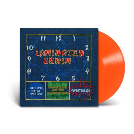 Orangefarbene Schallplatte neben einem blauen Albumcover. Text: "LAMINATED DENIM", "THE LAND BEFORE TIMELAND", "KING GIZZARD AND THE LIZARD WIZARD", "HYPERTENSION".