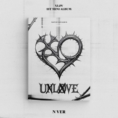 Text: "XLOV 1ST MINI ALBUM, UNLOVE, N VER". Illustration eines dornenbesetzten Herzens in Schwarz-Weiß.