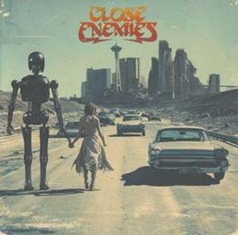 Text: "Clone Enemies". Ein Mensch und ein Roboter halten sich an den Händen und gehen auf eine zerstörte Stadt zu.