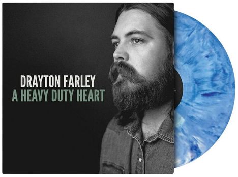 „DRAYTON FARLEY A HEAVY DUTY HEART“. Schwarz-weißes Porträt eines bärtigen Mannes, blaue marmorierte Vinyl-Schallplatte.