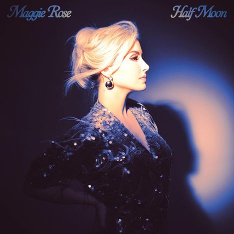 Texte: "Maggie Rose", "Half Moon". Eine elegante Frau im Profil vor blauem Hintergrund, trägt ein glitzerndes Kleid.