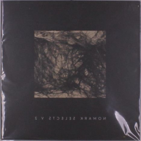 Text: "NOMARK SELECTS V.2". Ein abstraktes Bild mit dunklen, verworrenen Linien auf einem hellen Hintergrund.