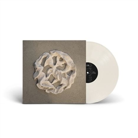 Schallplatten-Cover mit abstrakter, weißer Skulptur auf grauem Hintergrund. Weiße Vinylplatte daneben.