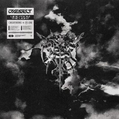 Text oben links: "DFFSET", darunter "Live from the room". Zentral ist ein abstraktes, metallisches Logo. Hintergrund: Wolken.