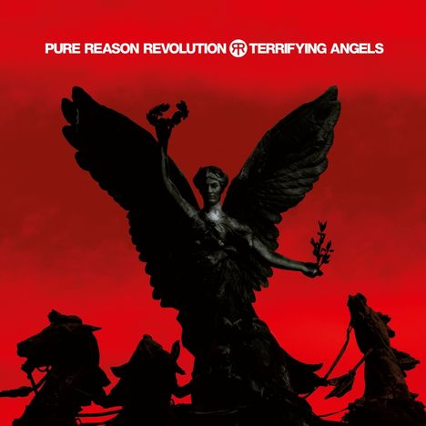 "PURE REASON REVOLUTION TERRIFYING ANGELS" in Weiß auf rotem Hintergrund. Dunkle Statue eines Engels mit ausgebreiteten Flügeln.