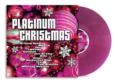 "PLATINUM CHRISTMAS" mit Künstlernamen, u.a. Britney Spears und Whitney Houston, auf Hintergrund voller rosa Weihnachtsdeko.