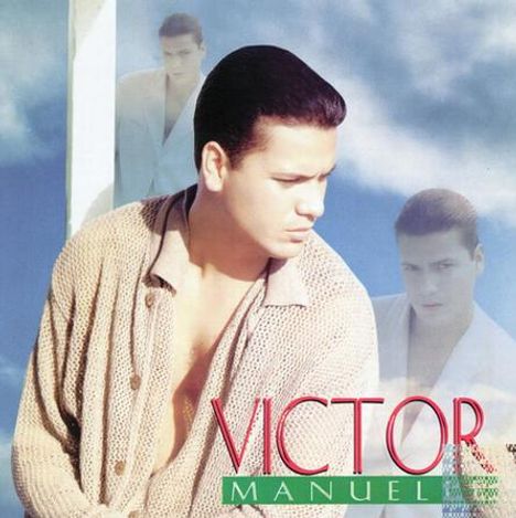 Text: "VICTOR MANUEL". Ein Mann in beiger Strickjacke schaut nach unten. Hintergrund mit mehreren überlagerten Bildern von ihm.