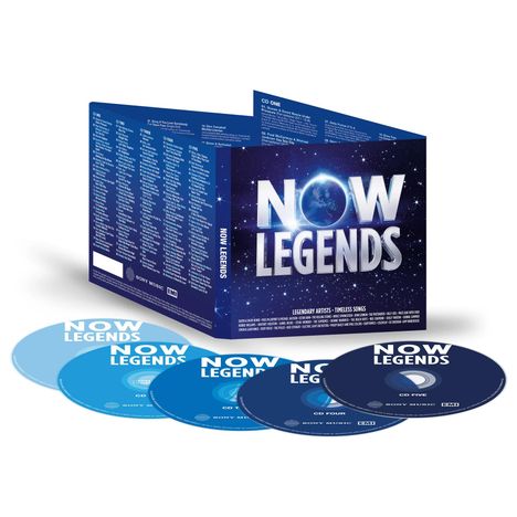 "NOW LEGENDS" in großen weißen Buchstaben auf einem Nachthimmel-Hintergrund. Fünf CDs in verschiedenen Blautönen.