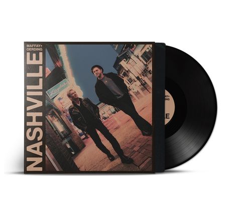 Text: "Nashville", "Maffay + Oerding". Zwei Männer in einer nächtlichen Straßenszene, im Hintergrund ein beleuchtetes Neonzeichen.