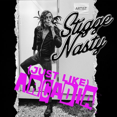 Text: "Stigge Nasty", "(Just Like) Arcadia", "Artist". Ein schwarz-weißes Foto einer Person in kreativer Pose.