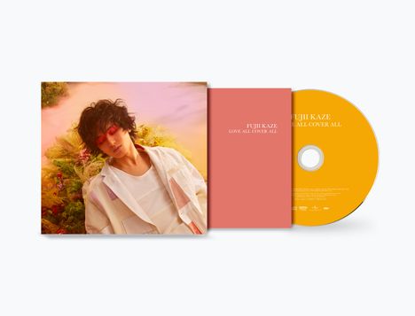 Text: "FUJII KAZE LOVE ALL COVER ALL" auf rotem und gelbem Hintergrund. Person mit dunklen Haaren vor buntem Hintergrund.
