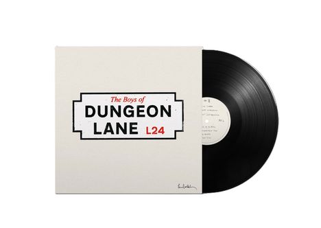 „The Boys of DUNGEON LANE L24“ in einem Rechteck. Eine Schallplatte ragt aus einem Albumcover heraus.