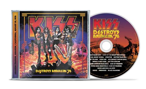CD und Cover zeigen "KISS Destroys Anaheim '76". Vier Personen in markanten Kostümen, vor einer Bühne.