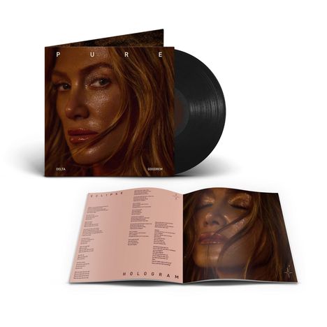 Texte: "PURE", "DELTA" und "GOODREM". 
Ein Schallplatten-Cover mit dem Porträt einer Frau und einem geöffneten Booklet mit Songtexten.
