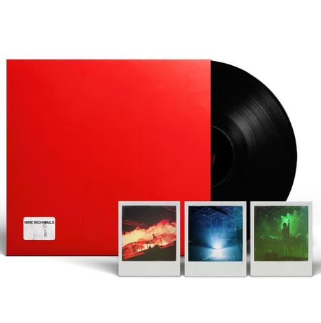 Text: "Nine Inch Nails." Eine schwarze Vinylplatte in einem roten Cover mit drei Konzertfotos darunter.