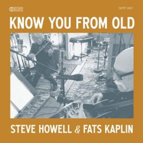 "Know You From Old" sowie "Steve Howell & Fats Kaplin" auf braunem Hintergrund; Musiker in einem Studio.