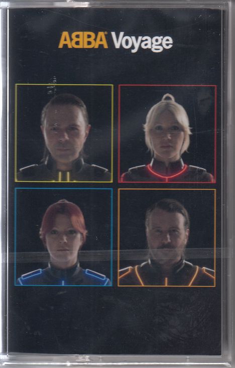 Text: "ABBA Voyage". Vier Porträts in neonbeleuchteten Rahmen, je zwei oben und unten, auf schwarzem Hintergrund.