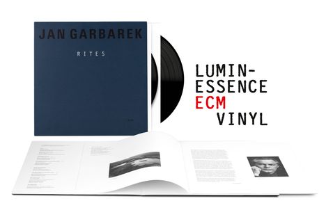 Texte: "JAN GARBAREK", "RITES", "LUMIN-ESSENCE ECM VINYL". Schallplatte und geöffnete Hülle mit Texten und Foto.