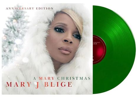 A Mary Christmas, Mary J Blige. Eine Frau in weißem Pelz, grünes Vinyl vor einem Weihnachtsbaum.