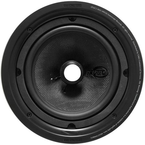 "Music" in der Mitte. Runde schwarze Lautsprechermembran mit einem zentralen Mittelteil und Text drumherum.