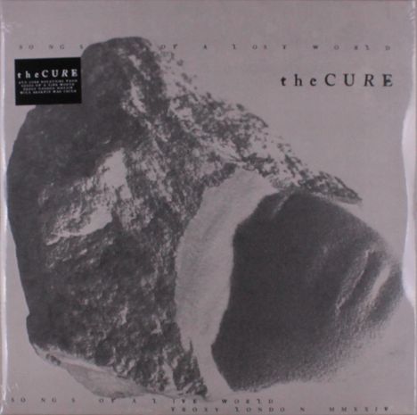 "the CURE, SONGS OF A LOST WORLD"; Schlichte, monochrome Darstellung eines steinigen Profils.