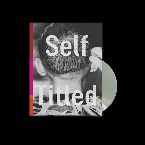 Text: "Self Titled." Ein schwarz-weißer Hinterkopf wird rasiert, begleitet von einem teils verdeckten CD-Logo.