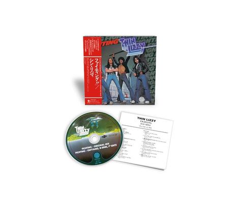 Eine CD-Hülle von "Thin Lizzy: Fighting", mit Bandfoto, CD und Booklet. Japanischer Text auf rotem Streifen.