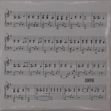 "Survive" ist unten rechts in Notenblättern gedruckt. Vier Zeilen einer Klavierpartitur sind zu sehen.