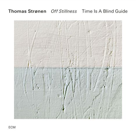 "Thomas Strønen Off Stillness Time Is A Blind Guide" darüber eine abstrakte, beige-grüne Textur.