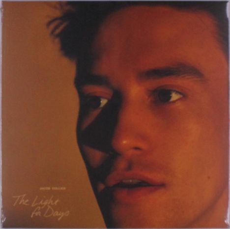 Links oben steht "Jacob Collier". Darunter "The Light for Days". Ein Gesicht schaut nach rechts in warmem Licht.