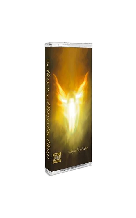 „The Boy Who Played the Harp“ steht auf der Hülle einer Kassette. Ein leuchtender Engel ist darauf abgebildet.