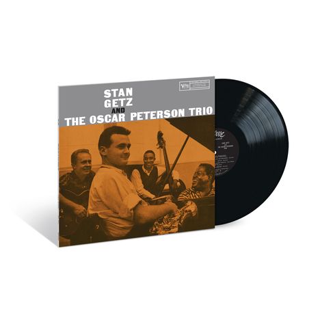 "STAN GETZ AND THE OSCAR PETERSON TRIO" steht oben. Menschen spielen Instrumente in sepia-getönten Farben. Schallplatte sichtbar.