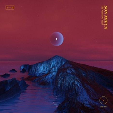 "Son Mieux, the mustard seed" steht vertikal rechts. Eine Mondlandschaft, Berge in Blau, Himmel in Rot, ein heller Kreis.