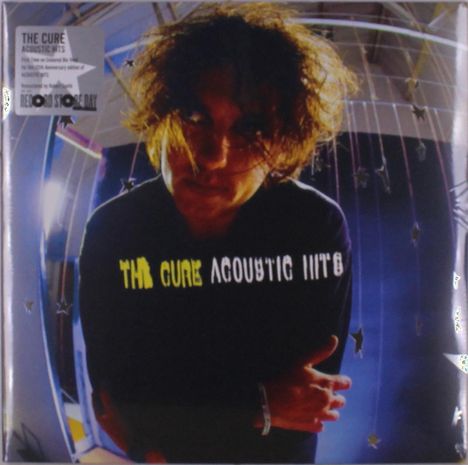"The Cure Acoustic Hits" steht auf einem Albumcover, ein Mann mit zerzaustem Haar blickt in die Kamera.